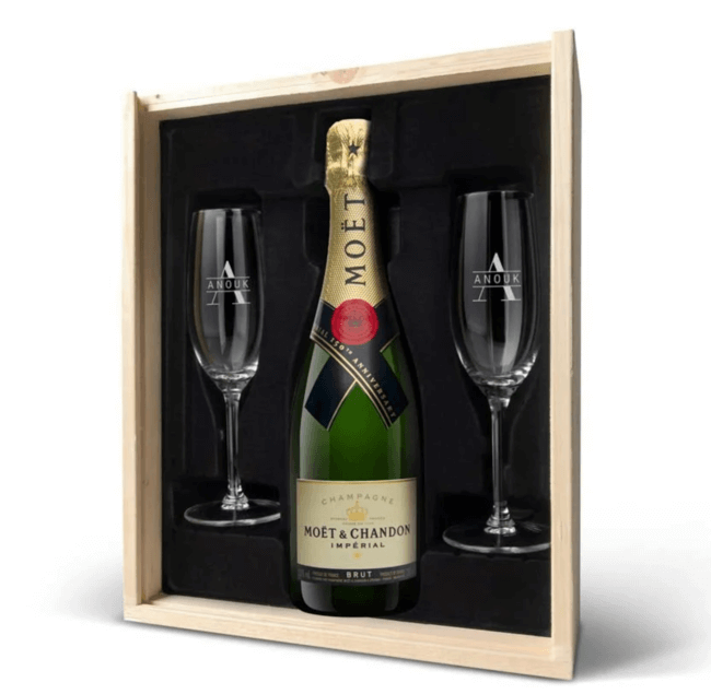 Champagne met gegraveerde Glazen