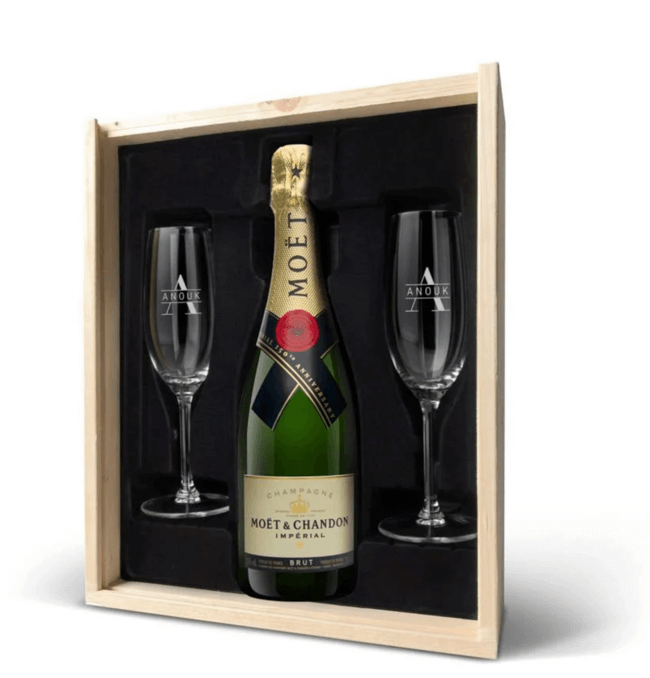 Champagne met gegraveerde Glazen